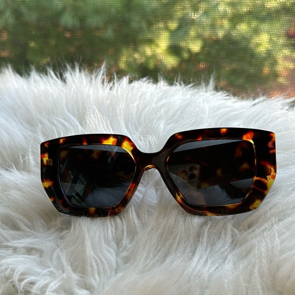Tortoise sunglasses 🕶️ - Picture 6 of 9